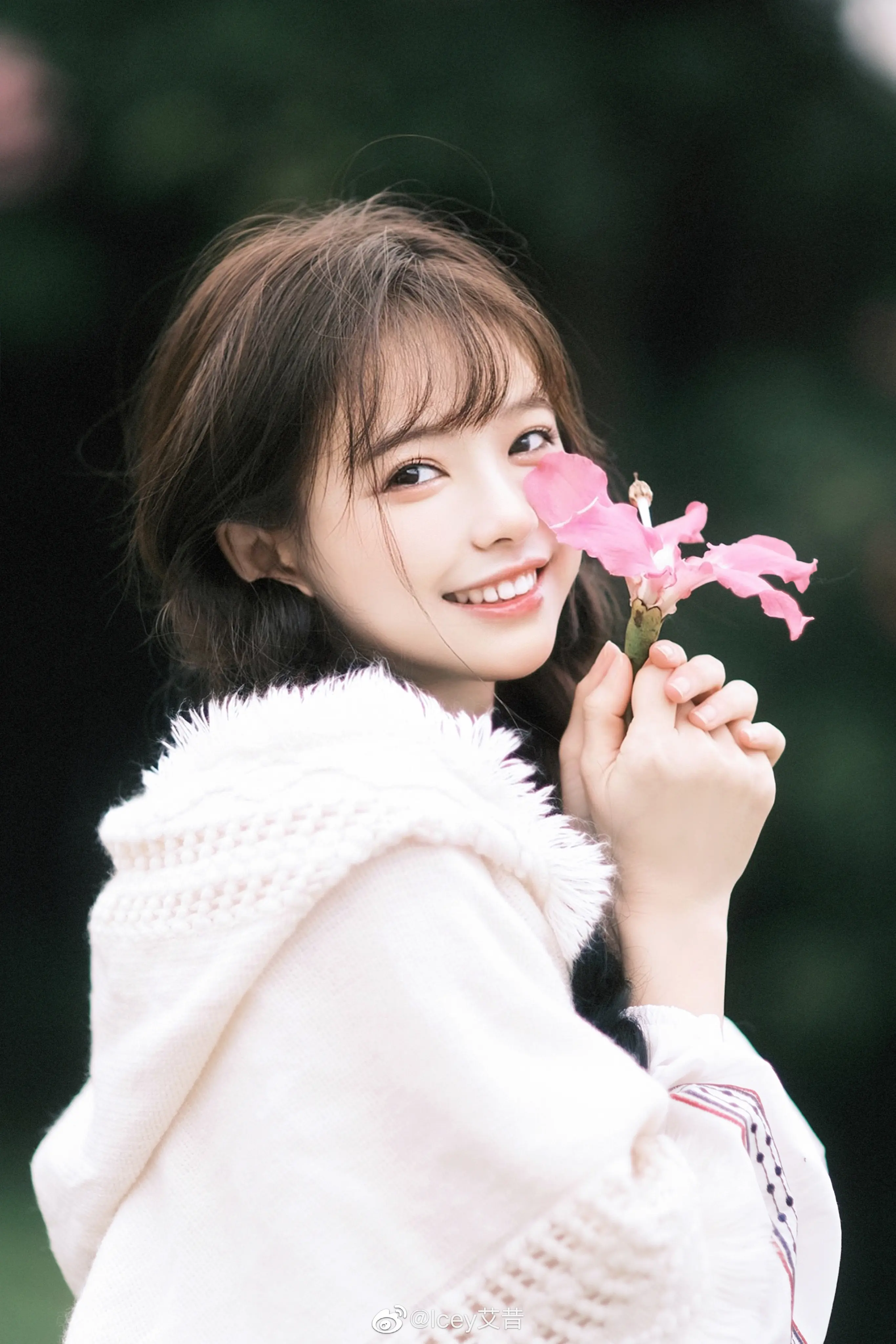 推特纯欲风小姐姐Icey艾昔个人照片，笑起来甜甜的
