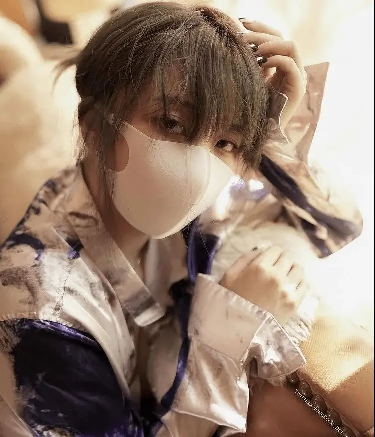 玩偶姐姐hongkongdoll真实身份被曝，露脸照两周年特别计划jk