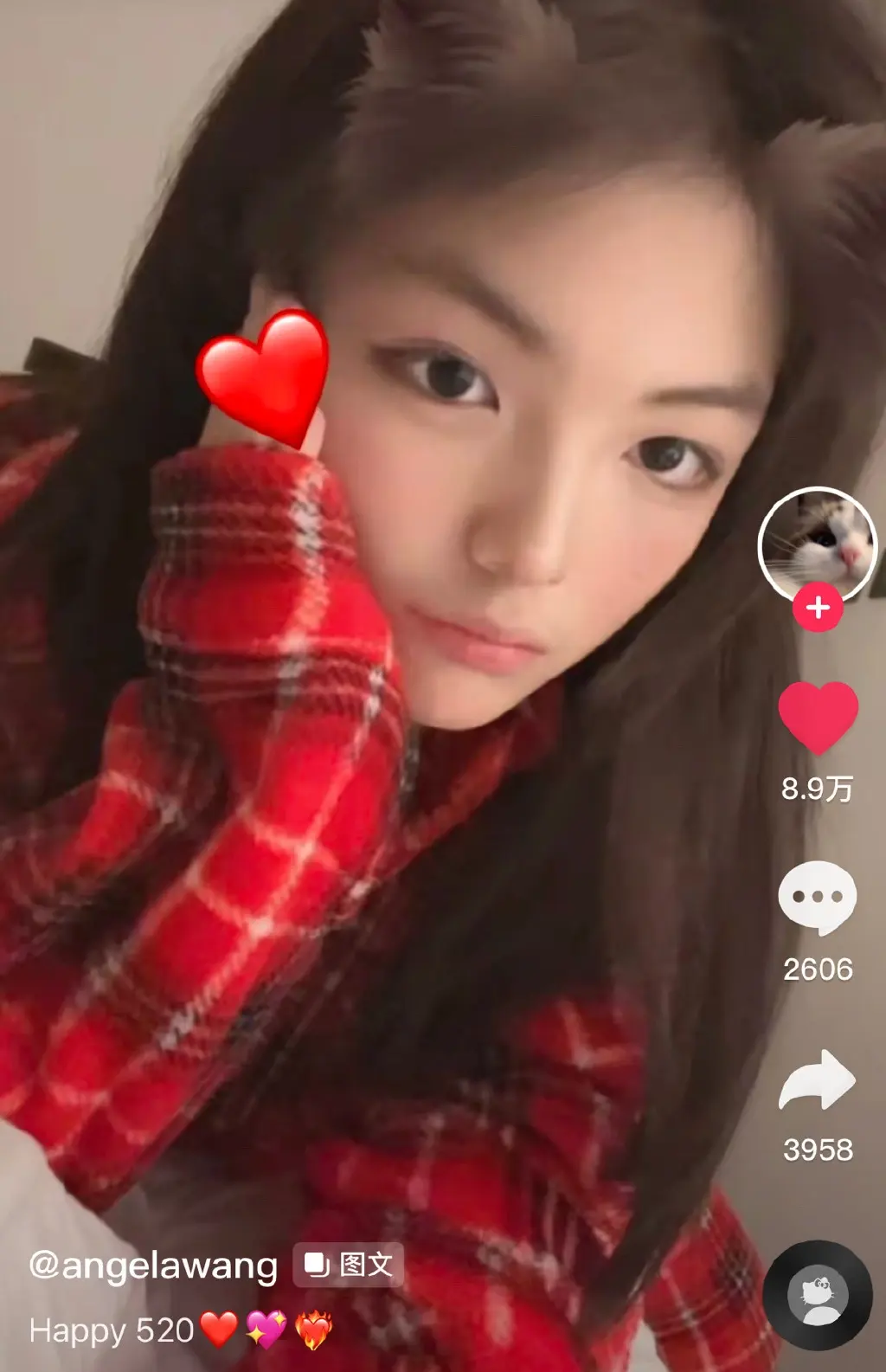 王诗龄晒出520收到的巨型玫瑰花熊上热搜，价值10多万！