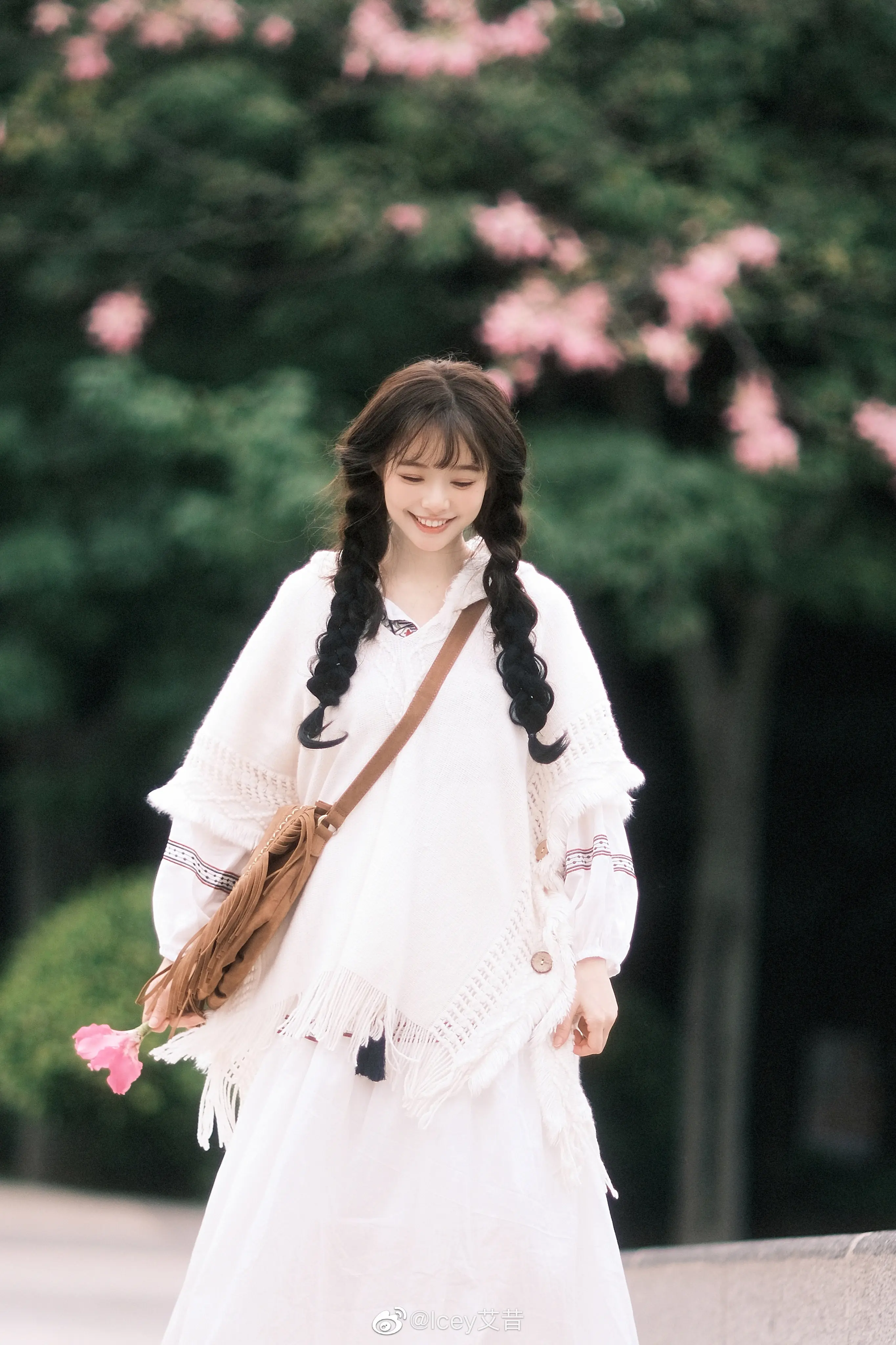 推特纯欲风小姐姐Icey艾昔个人照片，笑起来甜甜的