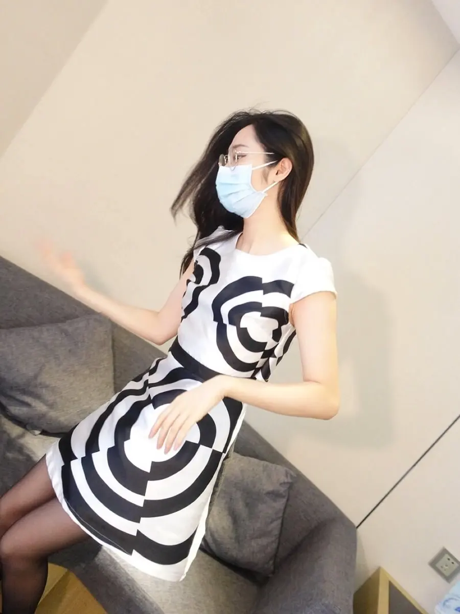 rosi写真为什么那么火？新rosi小莉照片人气爆棚