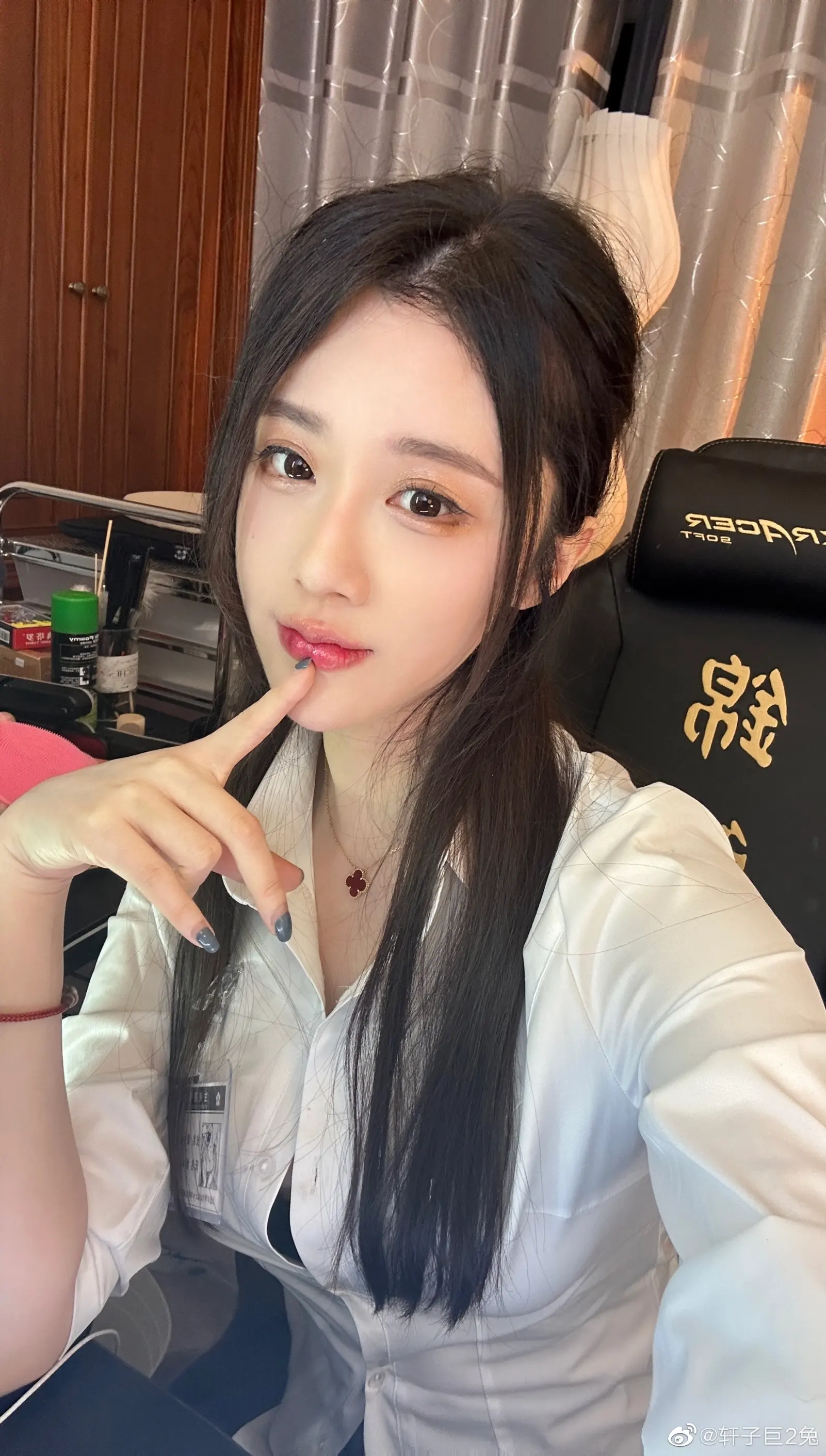 轩子巨2兔近期动态和照片，不敢相信这是奔4的身材！