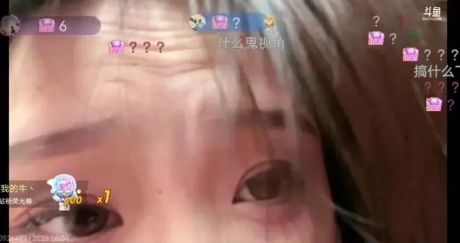 美女主播闲乘月月呀直播狂秀2A风景区，遭超管警告收敛