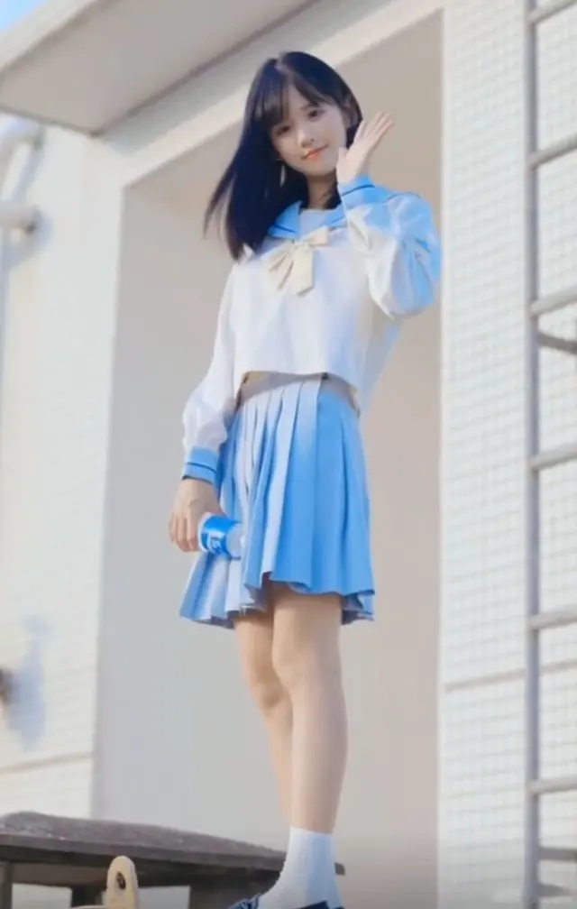 井川里予从纯欲风到哥特少女，不急于变现 她只是在筛选粉丝