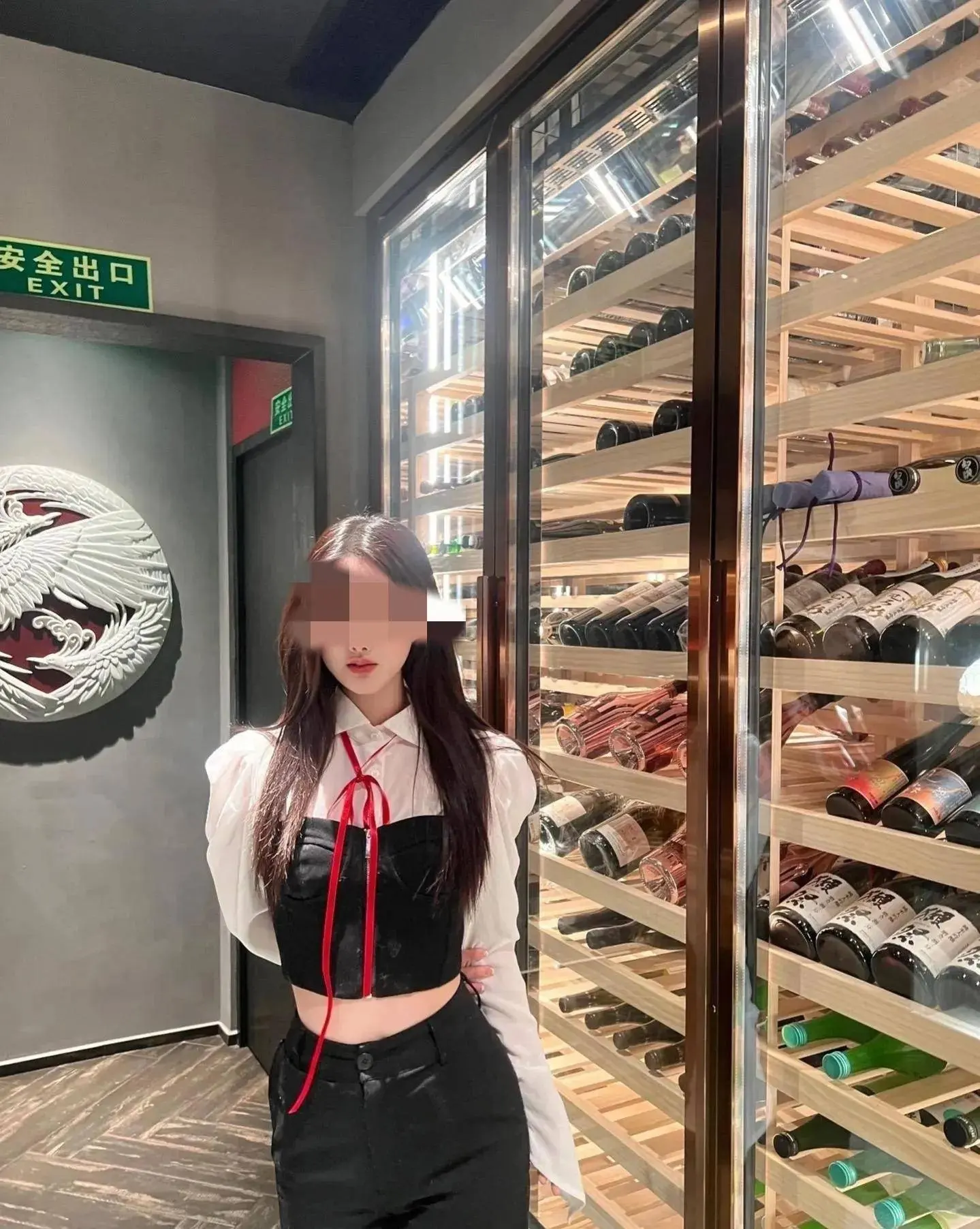 又一个大瓜！女网红与人在厕所发生关系，聊天记录曝光