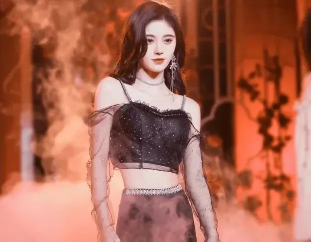 c了鞠婧祎一天是什么梗，来自同人文小说文章情节