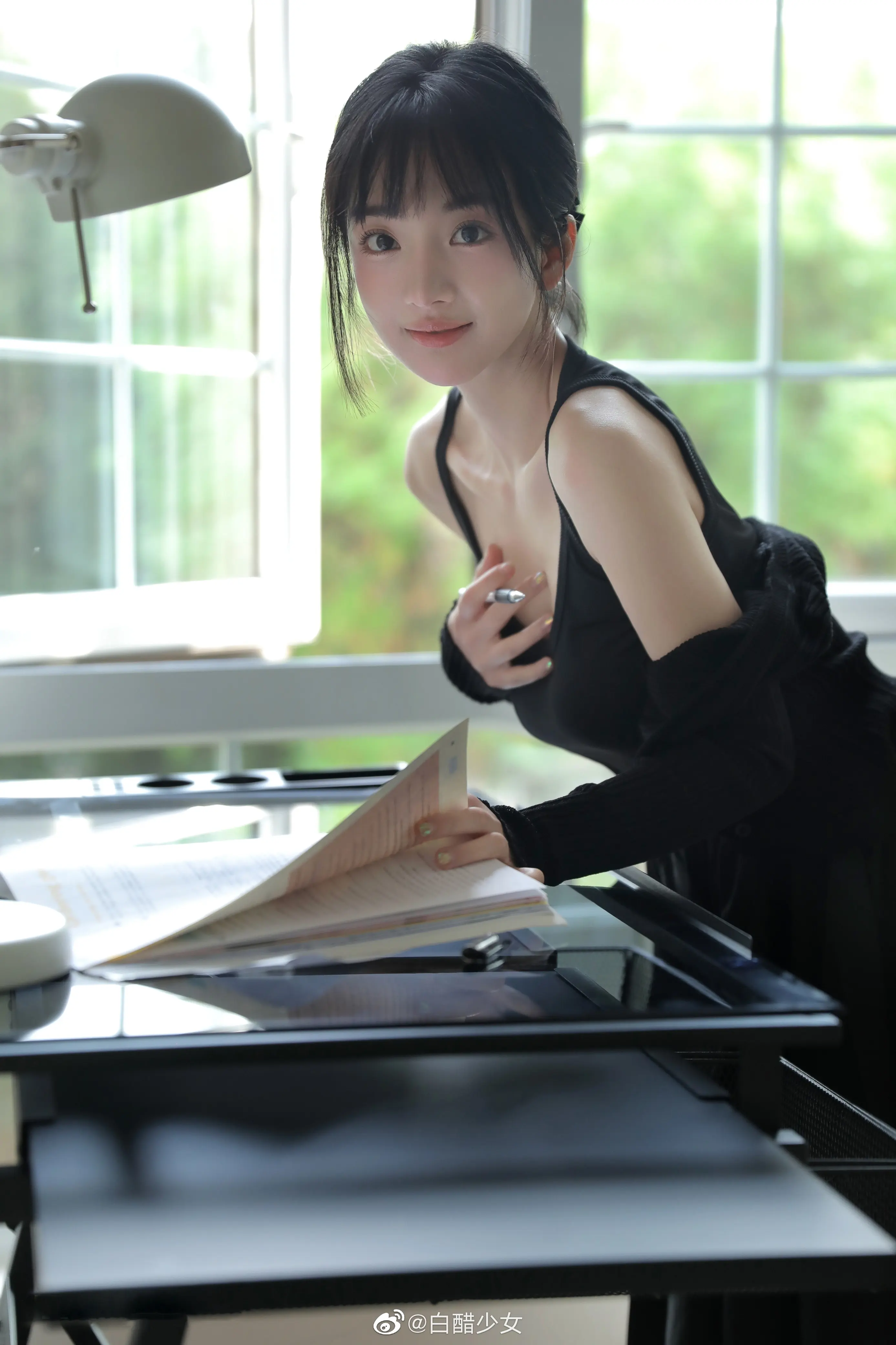 可爱搞怪的抖音网红 白醋少女个人资料照片