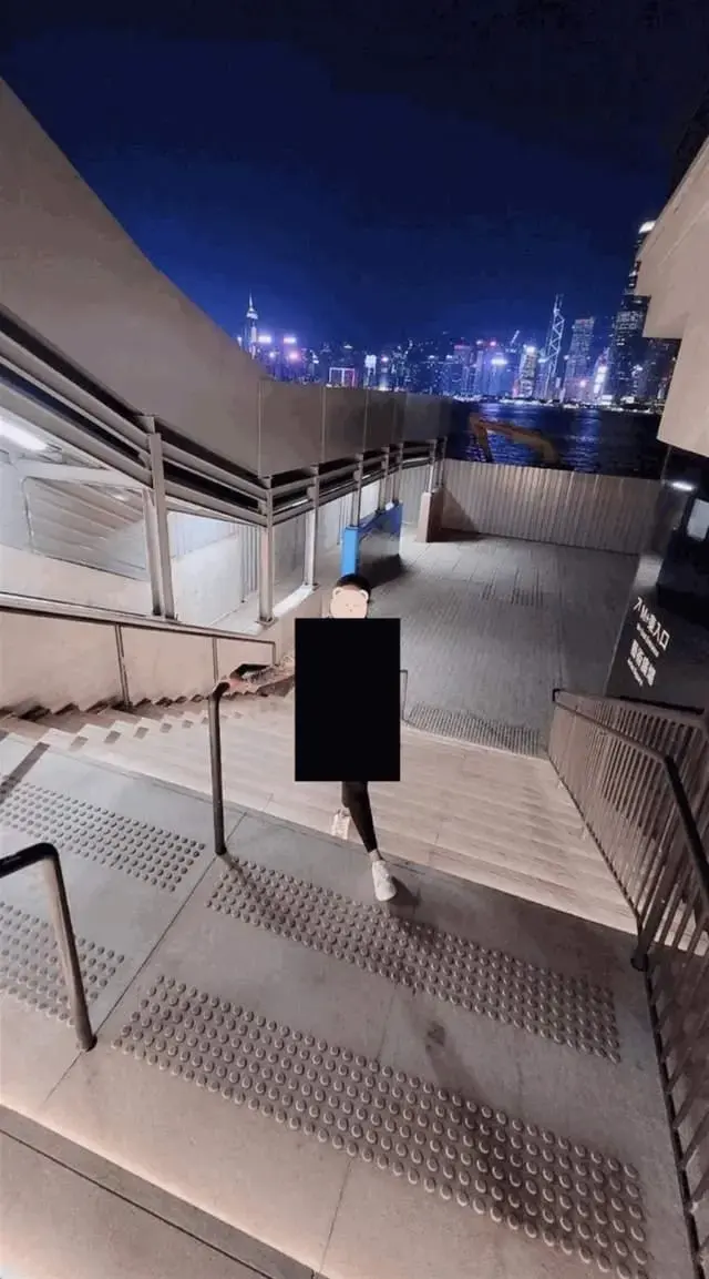 香港40岁辣妈晒照片视频引热议，公共场所拍120多张照片56分钟视频！