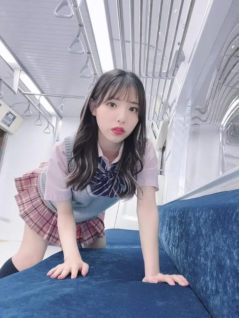 00后清纯美少女白桃花个人资料照片及近况