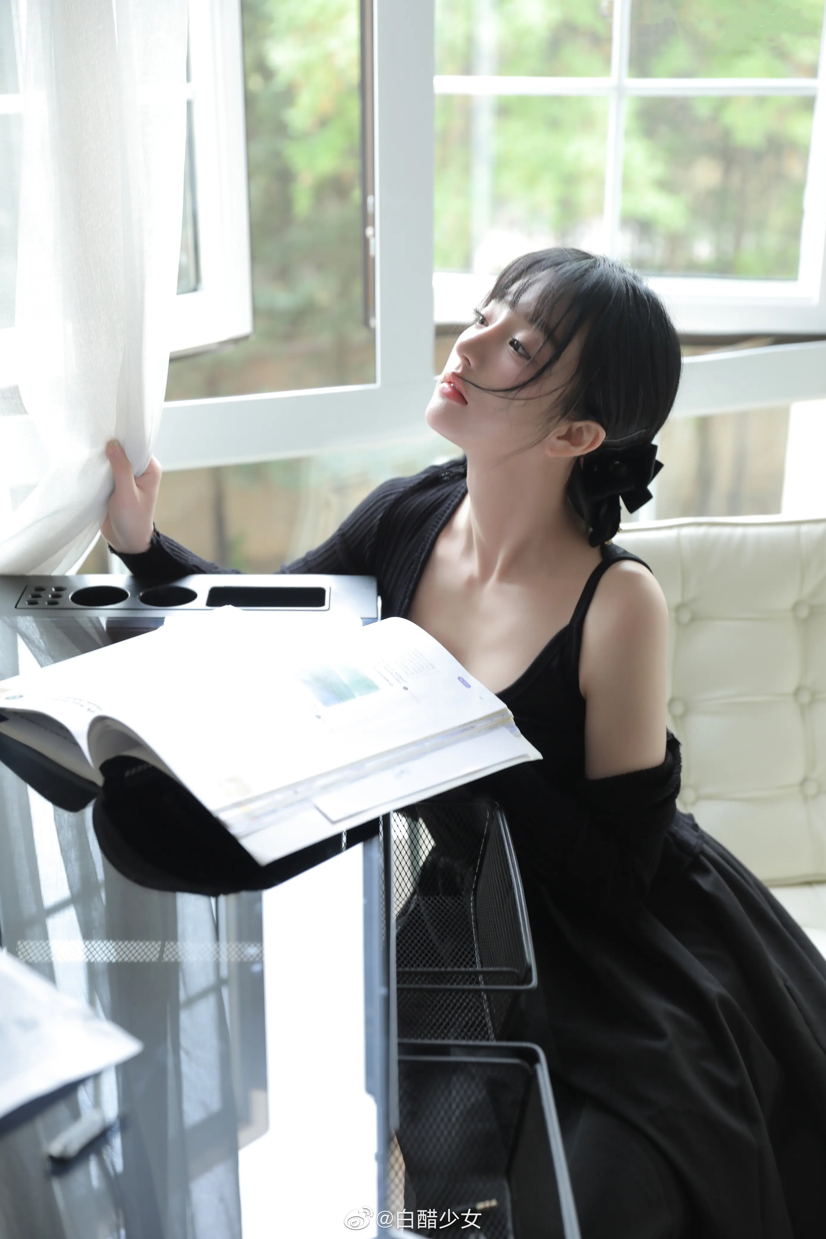 可爱搞怪的抖音网红 白醋少女个人资料照片