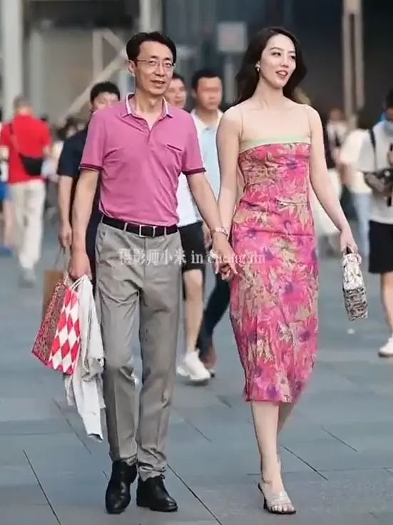 国企领导胡继勇带小三逛街后续视频流出，女主照片曝光