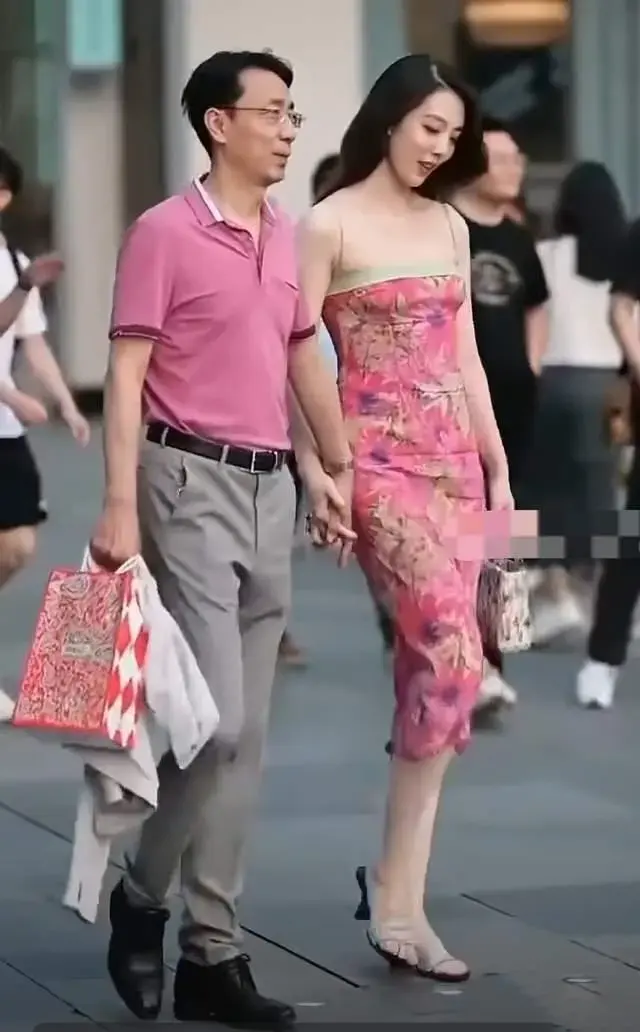 北京寰球公司胡继勇和美女下属视频被爆料，出差被拍颜值堪比明星！