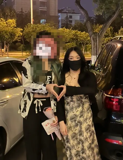 一条小团团线下直播身材曝光，网友：堪比写真一姐刘飞儿！