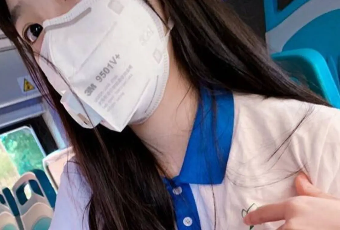 网红木木凉子坐公交后排吃视频是什么梗，讲的什么故事内容