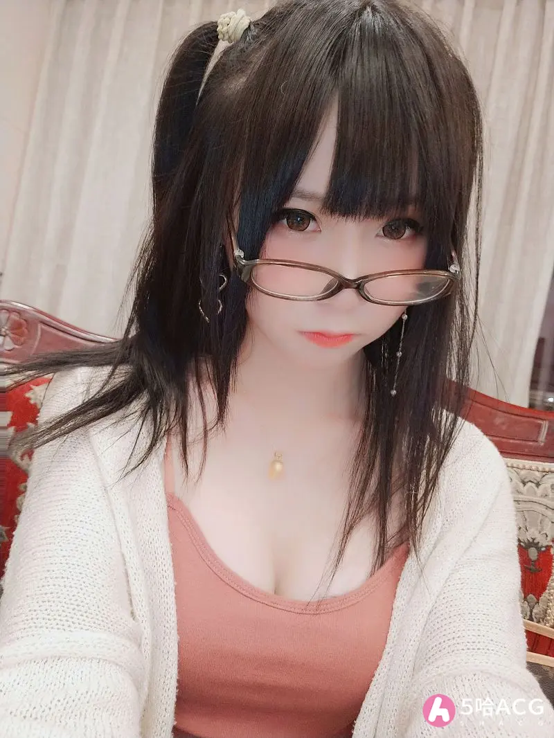 摇摇乐yoyo萌妹双马尾俏皮自拍