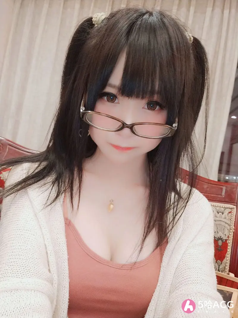 摇摇乐yoyo萌妹双马尾俏皮自拍