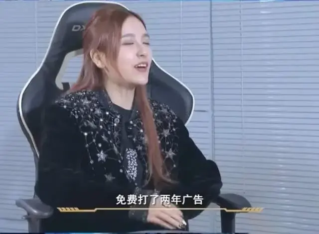 LPL美女解说Rita电竞椅是什么梗？冯雨电竞椅照片