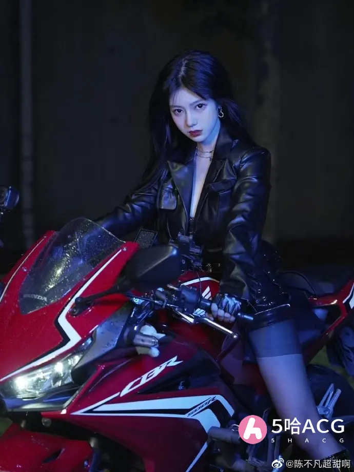 陈不凡超甜最喜欢的一些照片，纯欲风格辣妹穿搭