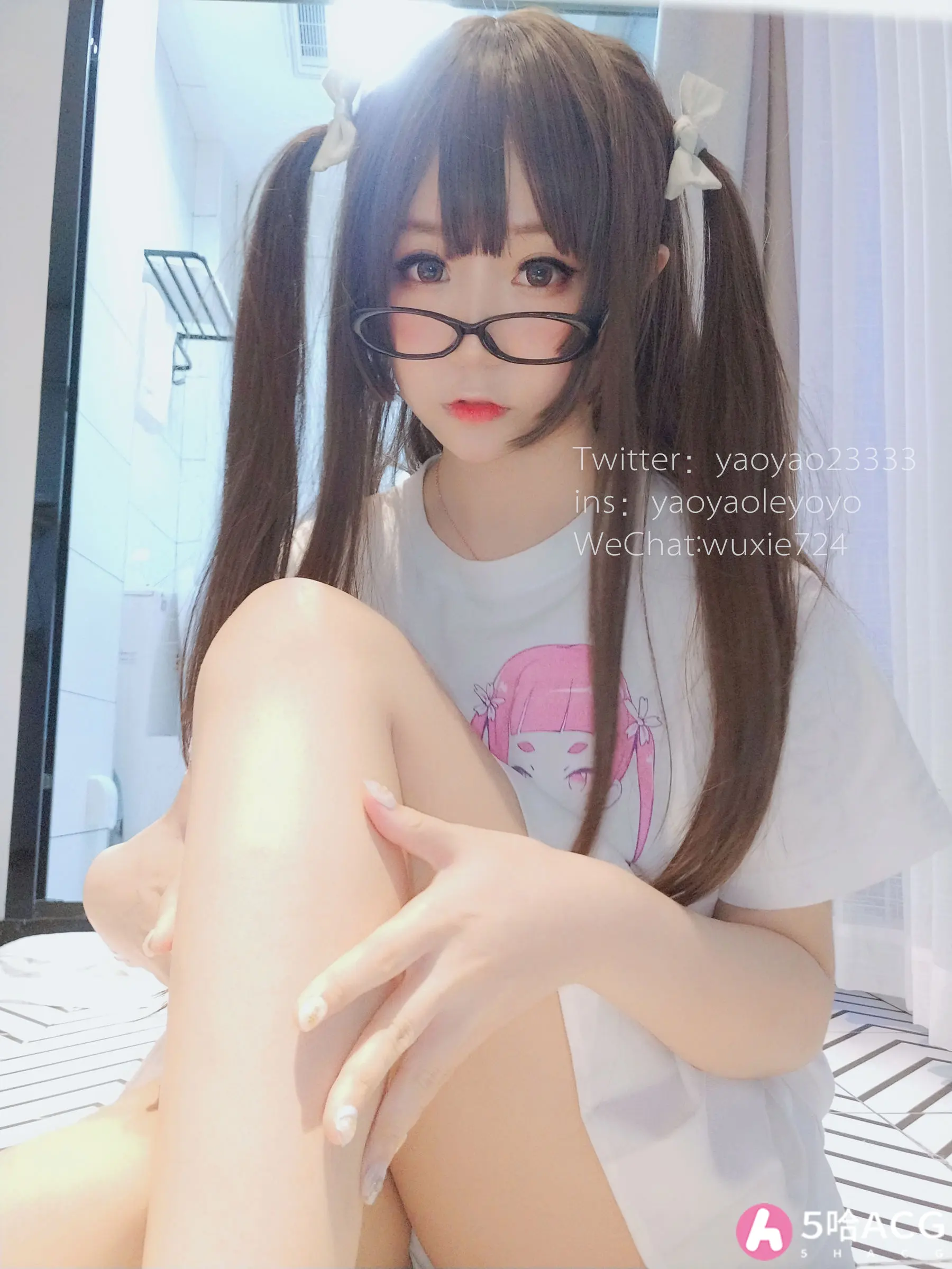 摇摇乐yoyo萌妹双马尾俏皮自拍