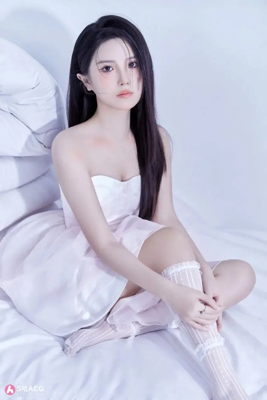 御姐脸却是萝莉音，斗鱼果小果晒写真照片 粉丝：严重不匹配