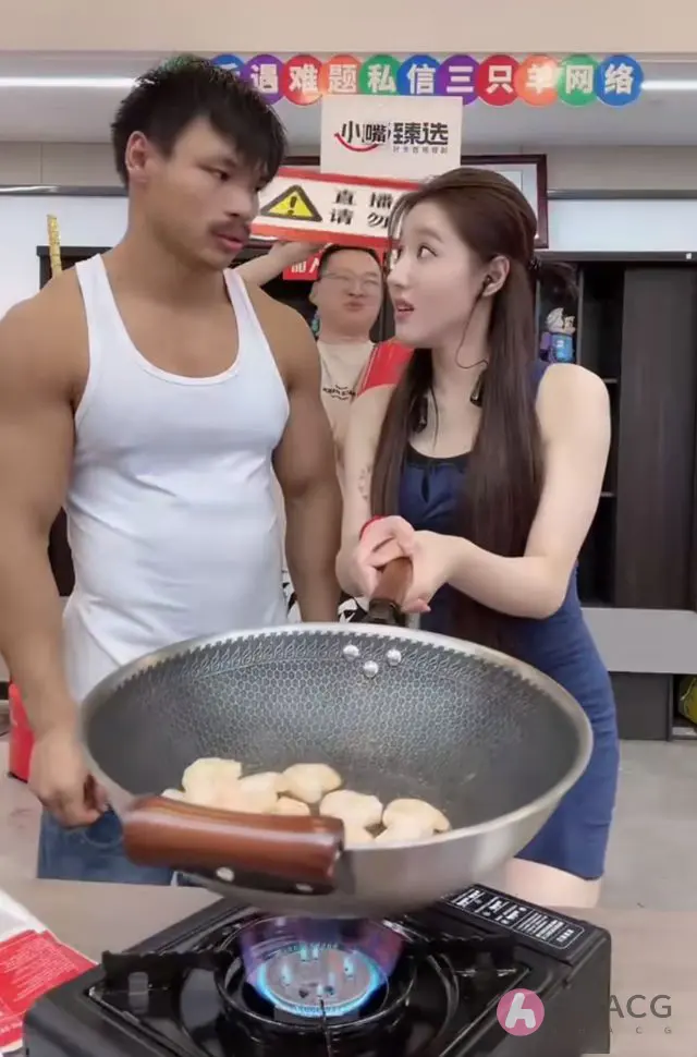 反差CP“乔嘴”好事将近，嘴哥直播表白乔妹