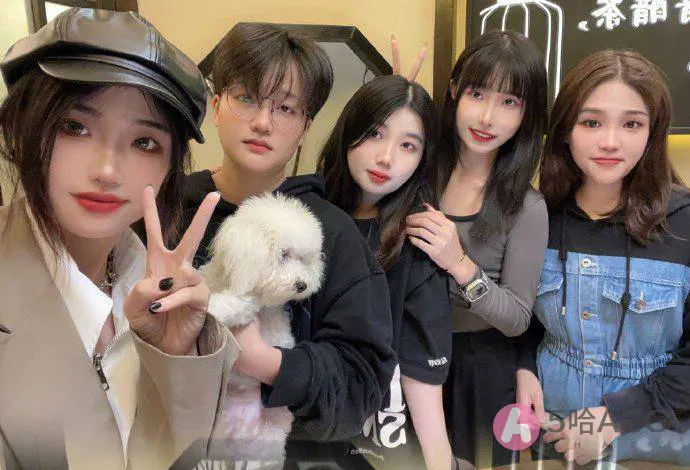 湖南娄底李诗婷维修手机被老板曝光 长相清纯可爱！