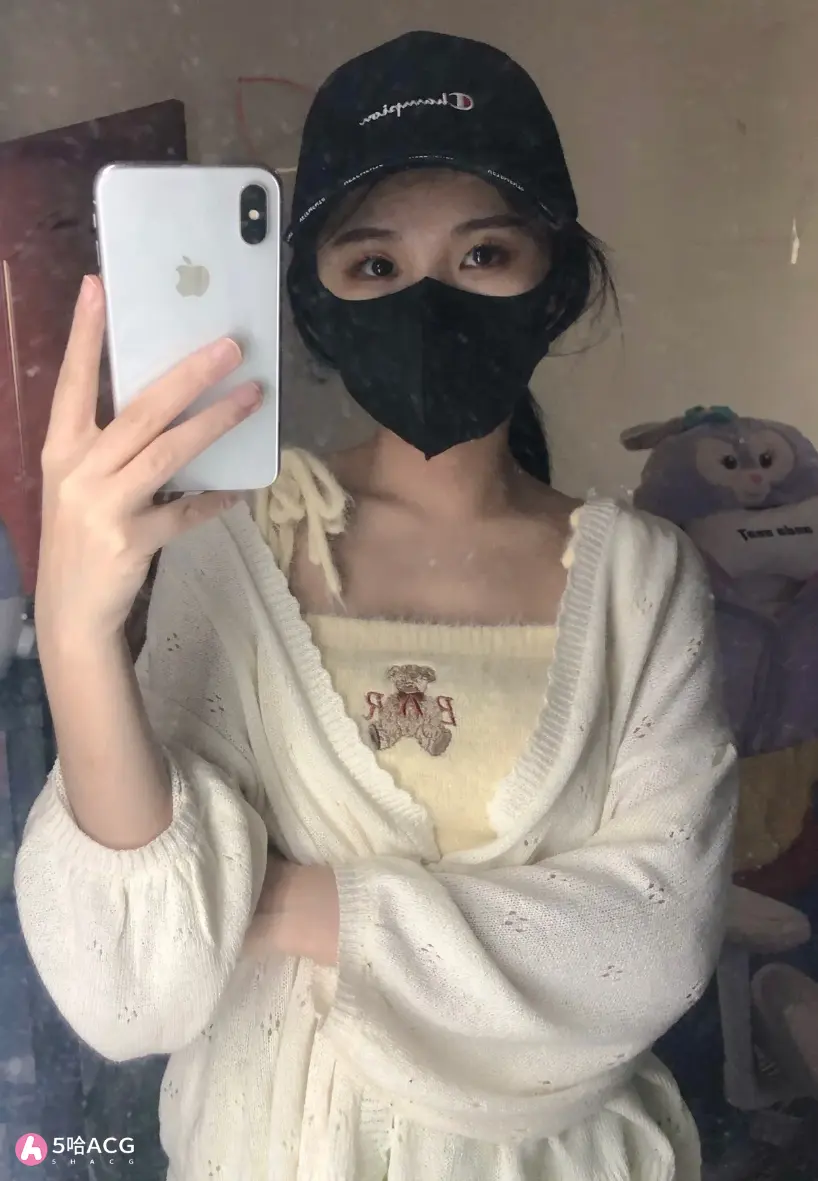 御姐脸却是萝莉音，斗鱼果小果晒写真照片 粉丝：严重不匹配