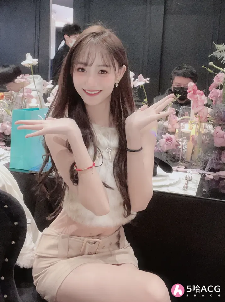 斗鱼南波儿哭诉亏本直播，存款不足1万，还要和丑男做CP