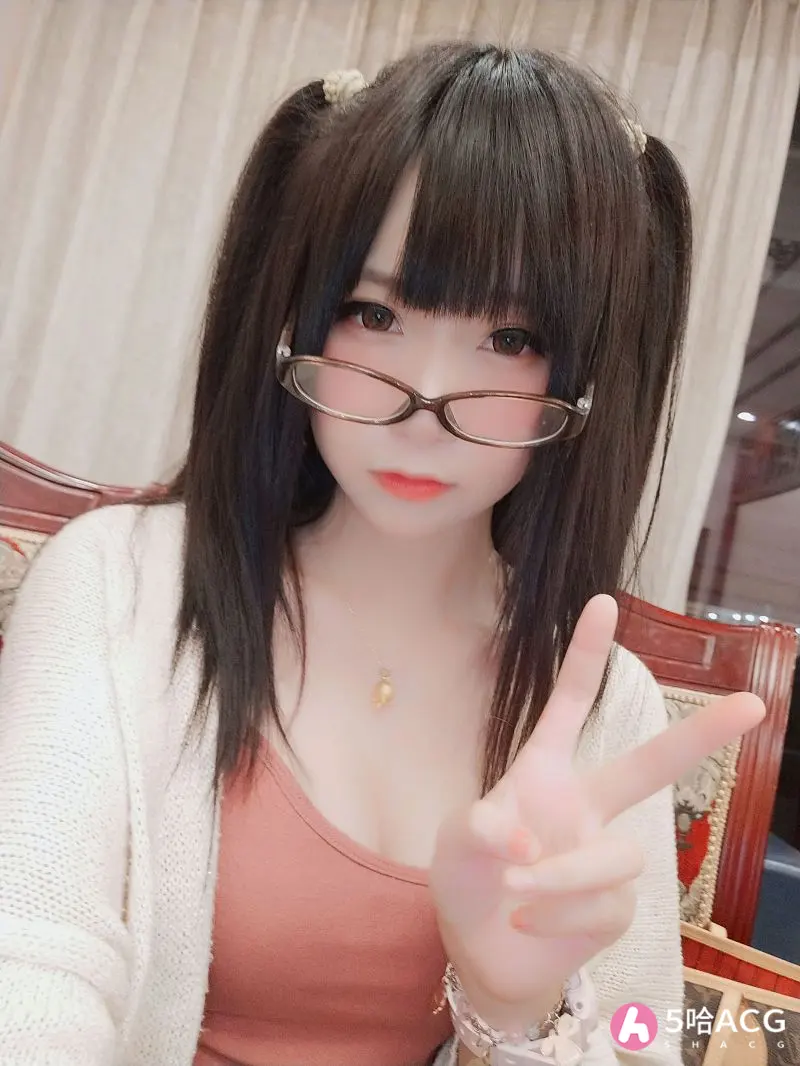 摇摇乐yoyo萌妹双马尾俏皮自拍