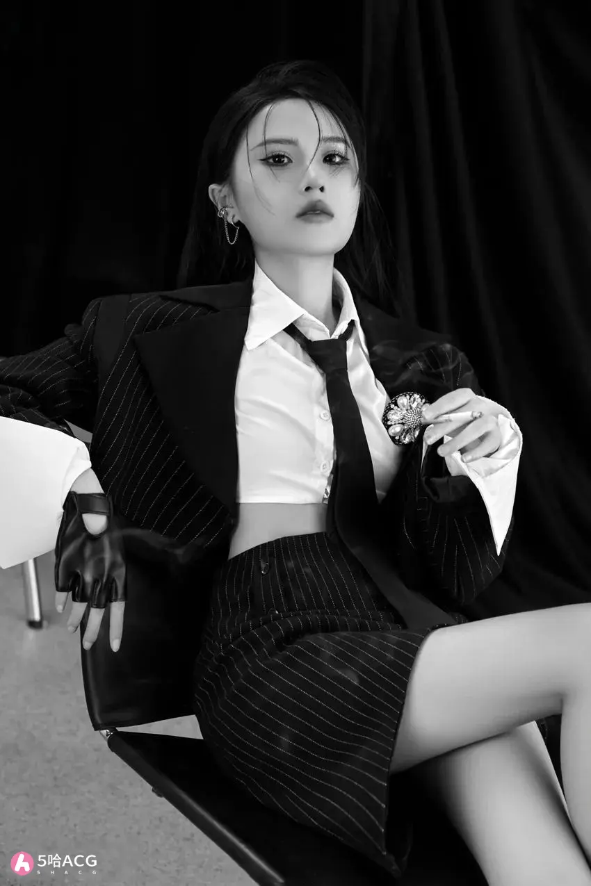 御姐脸却是萝莉音，斗鱼果小果晒写真照片 粉丝：严重不匹配