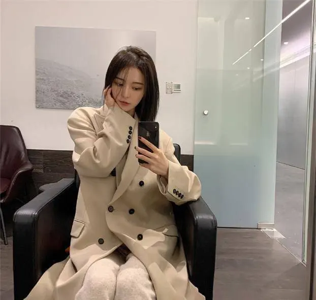 网红项思醒趁两个男友不在家偷偷约会，王思聪评论：高端玩家！