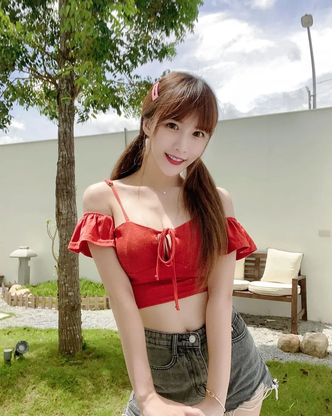 台中太阳啦啦队队长牛奶照片，人如其名真白！