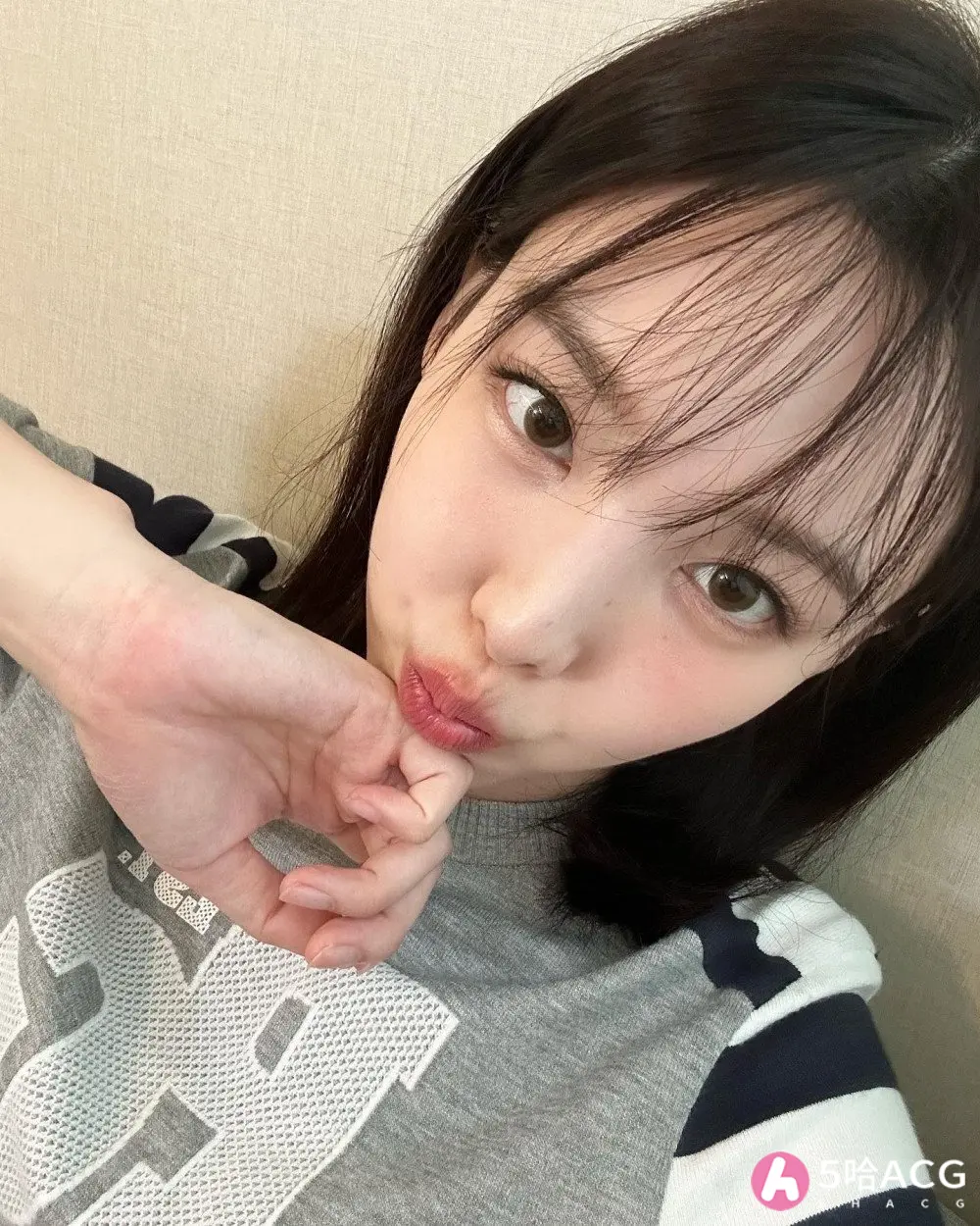 TWICE林娜琏最近自拍让网友大为惊艳 很难想象她已经29岁了