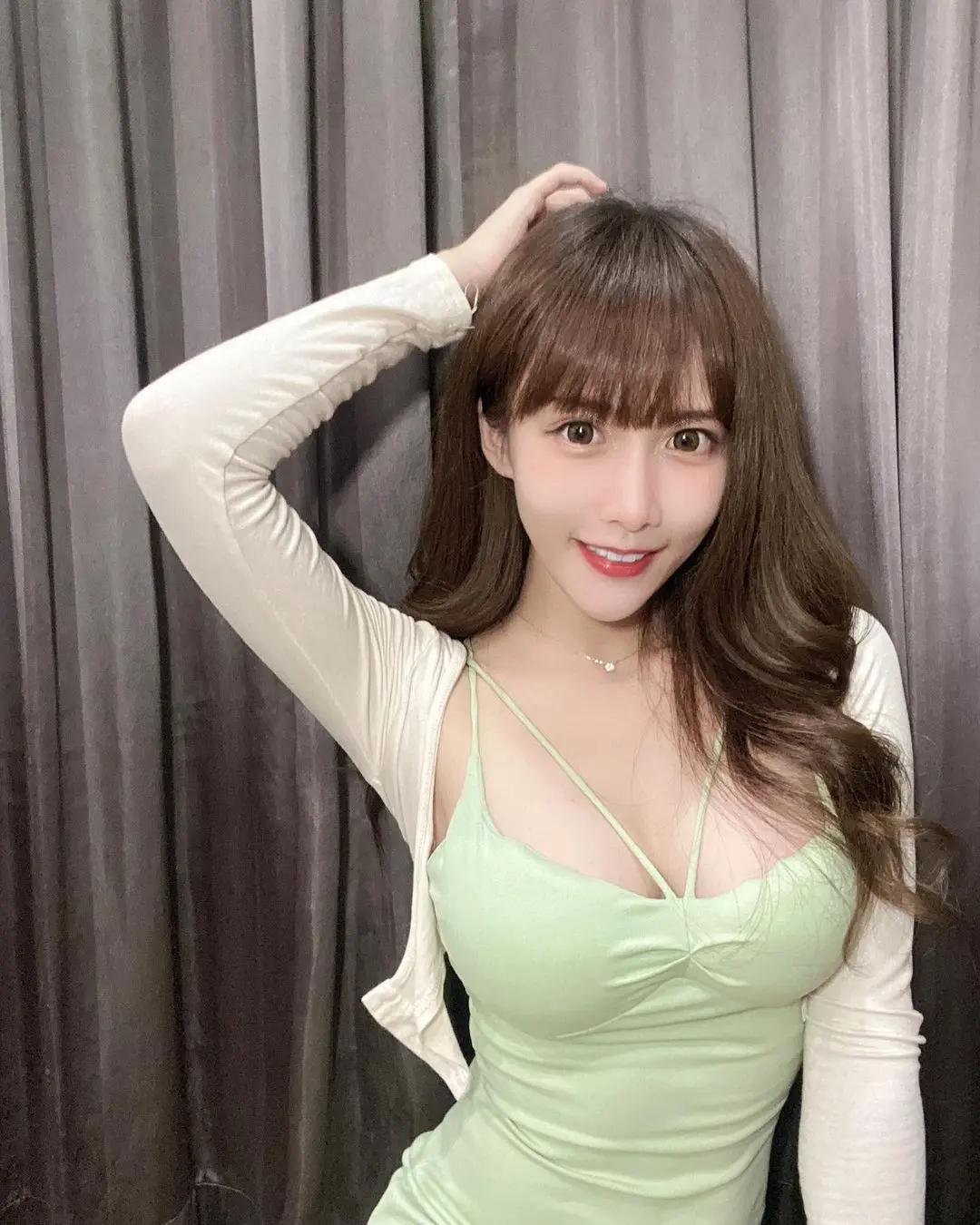 台中太阳啦啦队队长牛奶照片，人如其名真白！