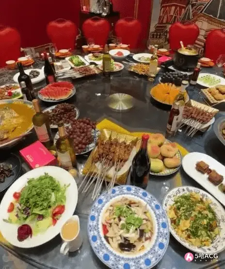 网红聂小雨与富二代奔现，主动紧贴接触惹男子尴尬