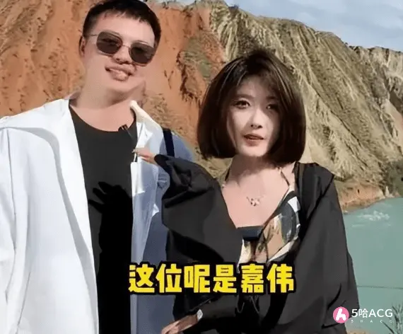 网红聂小雨与富二代奔现，主动紧贴接触惹男子尴尬