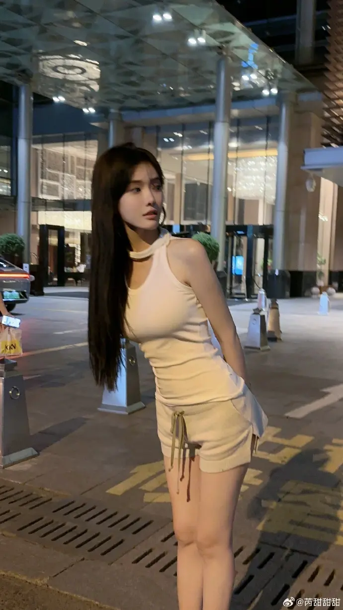 抖音胜仔吃芮甜甜葡萄3分15秒的视频是什么瓜