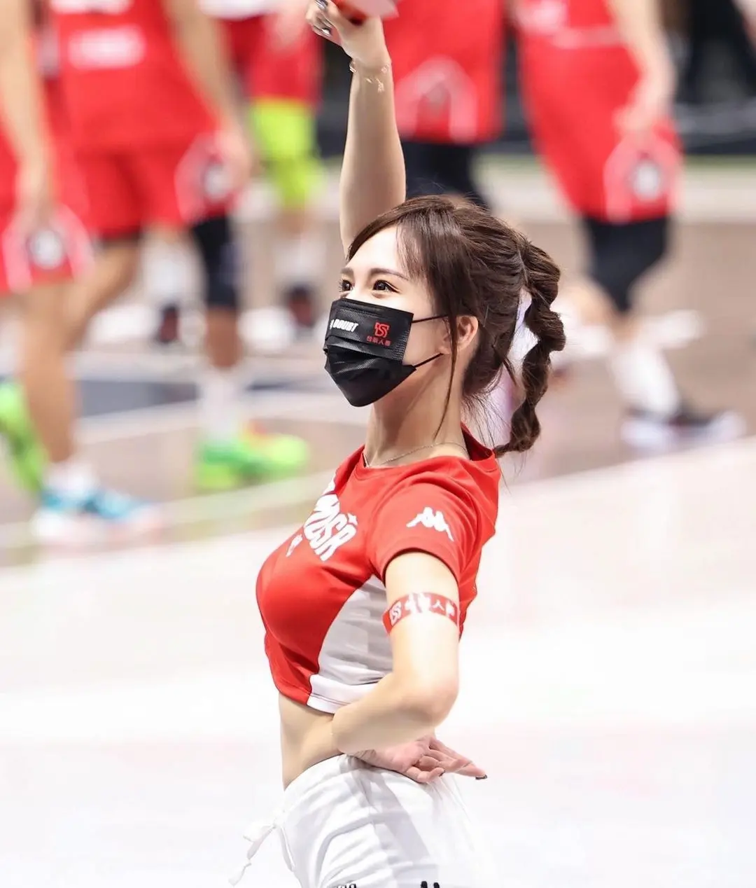 台中太阳啦啦队队长牛奶照片，人如其名真白！