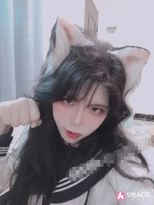 抖音网红coser暗黑水晶铁蛋酱吃瓜，瓜友：又一饱眼福了