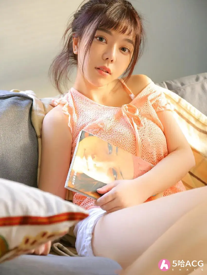 刘飞儿写真图片被做成娃娃，自曝做过等身抱枕