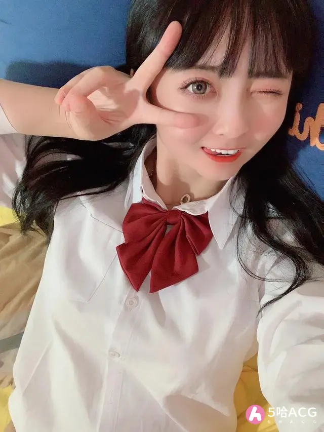 推特超高人气网红，一只云烧萌萌哒小萝莉照片