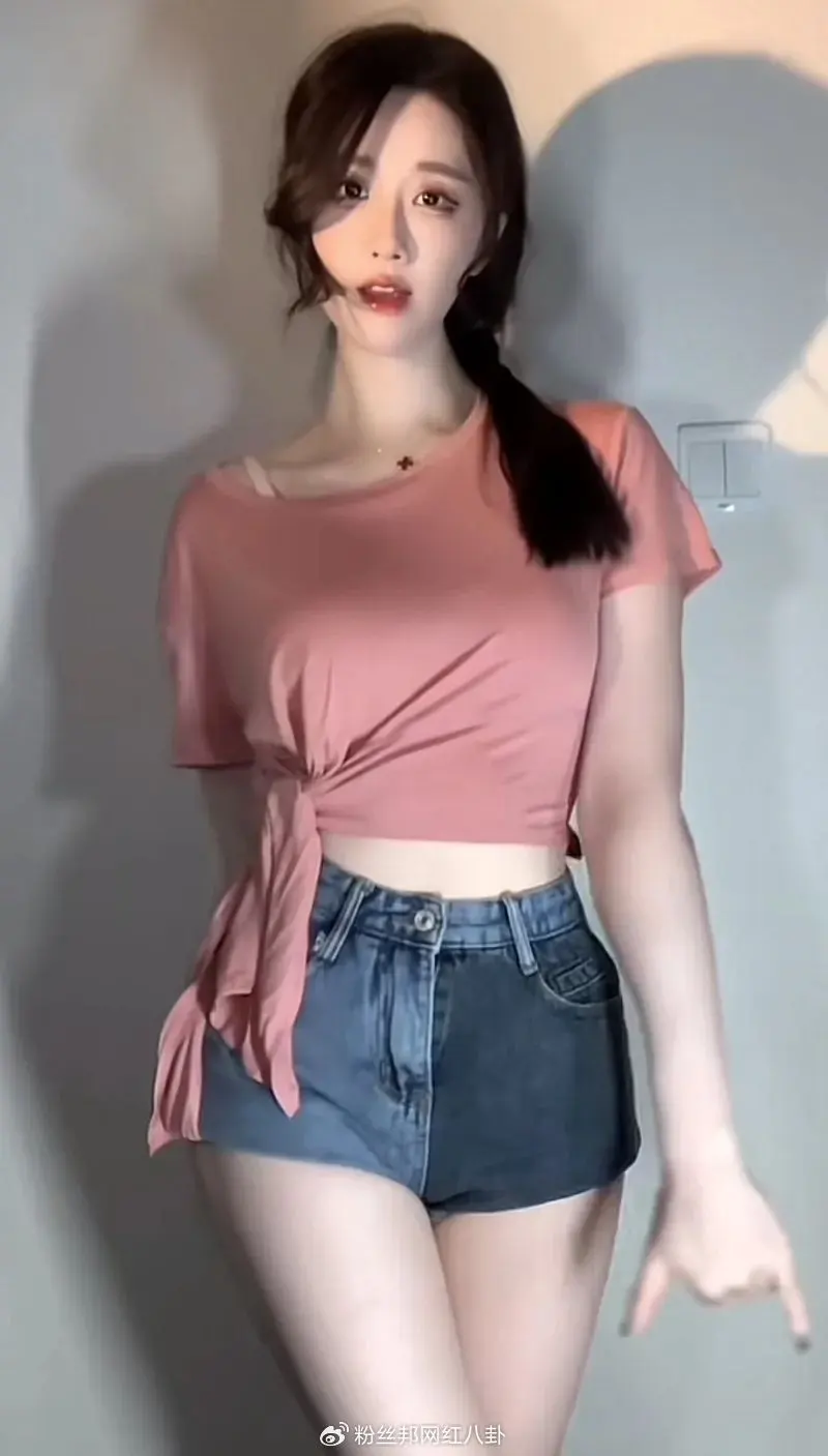 轩子巨2兔带货卖润滑液，被粉丝曝3瓶只要14.9元