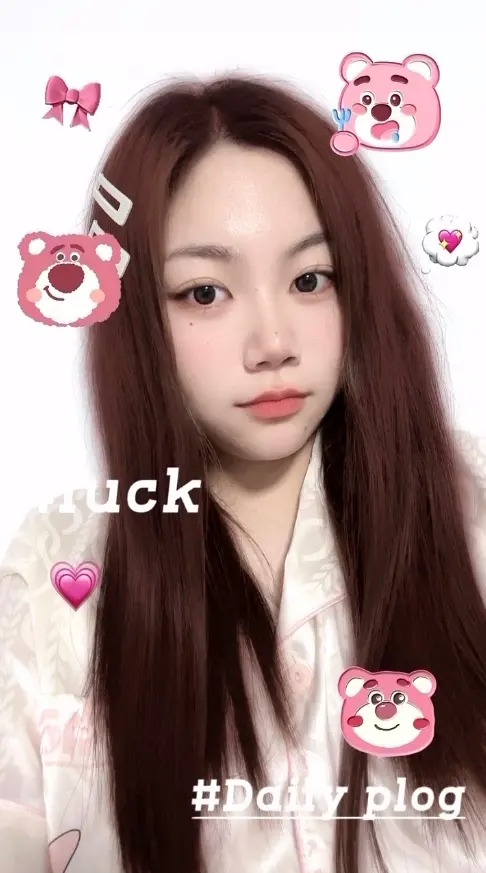 女大学生军训跳舞正面视频曝光，吊带姐真实生活照与4分18秒视频流出