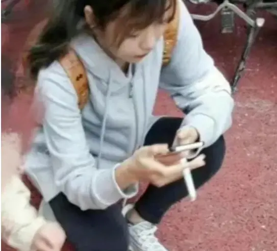 不吃奶露拖的黑料瓜是怎么回事，不吃奶露托打人原视频