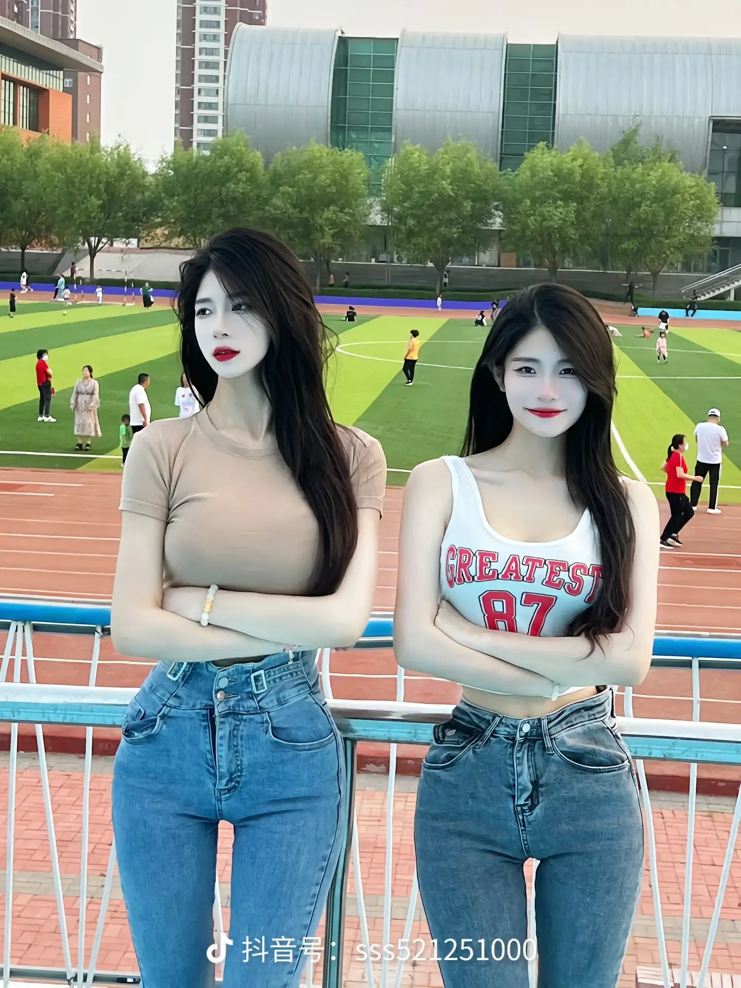 抖音路虎代言人秀儿和妹妹的瓜