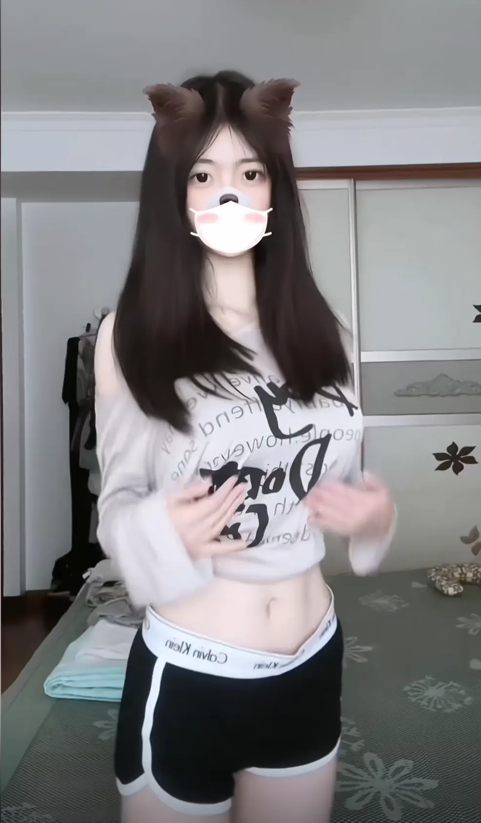 抖音网红颉颉与猫微密圈作品展示,完美身材与迷人的颜值