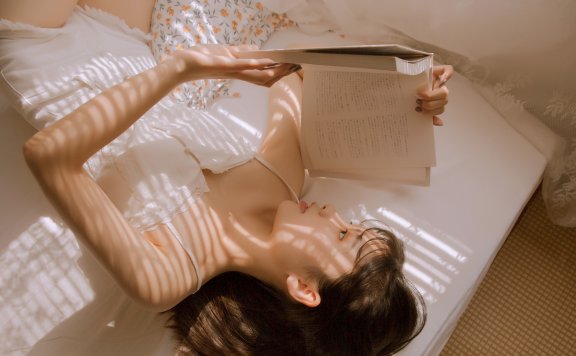 4k壁纸，纯欲系美女张木羽 居家女友看书