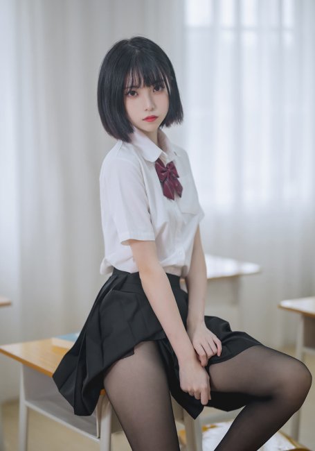 微博小姐姐@许岚LAN