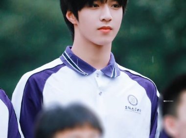 史上最帅初中生是谁，男生多少岁开始变帅？