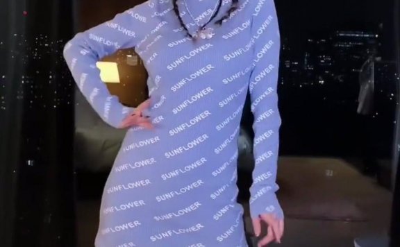 李小璐被嘲乡土风 李小璐秀穿搭网友称像农村村姑